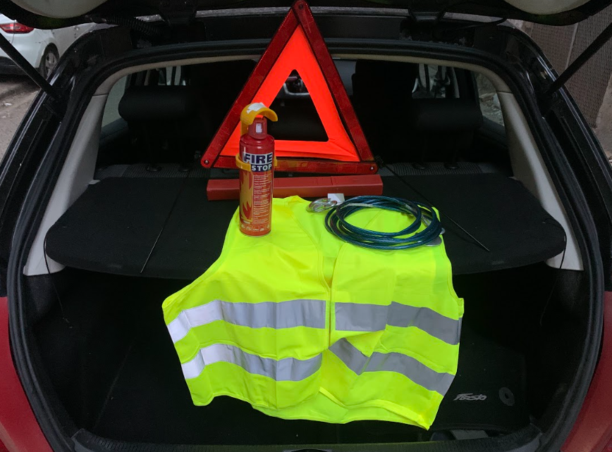 Pack Securité de voiture (extincteur, gilet, panneau, cable dépannage ) / مجموعة السلامة للسيارة (مطفأة حريق، سترة، لوحة, كابل )