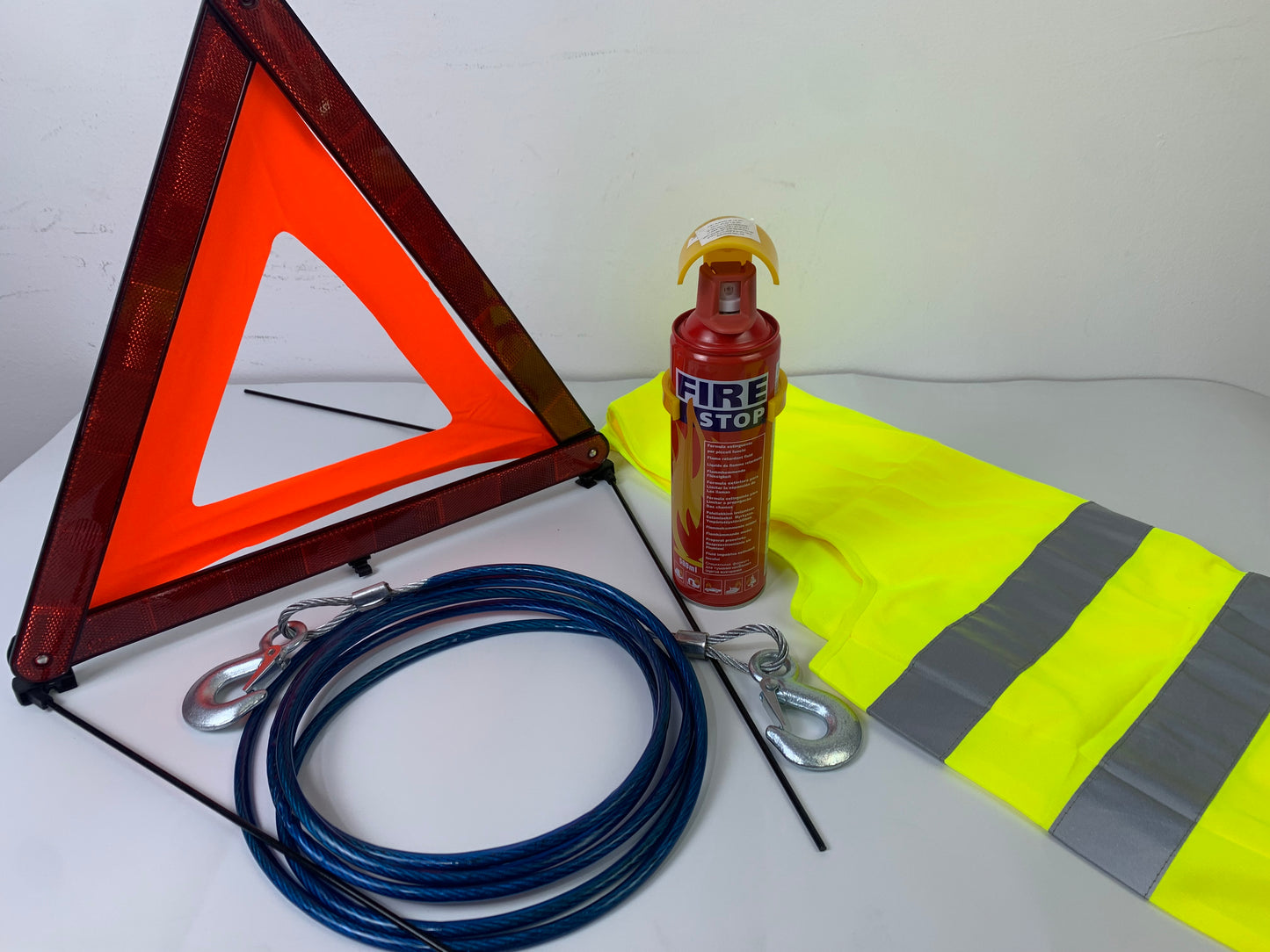 Pack Securité de voiture (extincteur, gilet, panneau, cable dépannage ) / مجموعة السلامة للسيارة (مطفأة حريق، سترة، لوحة, كابل )